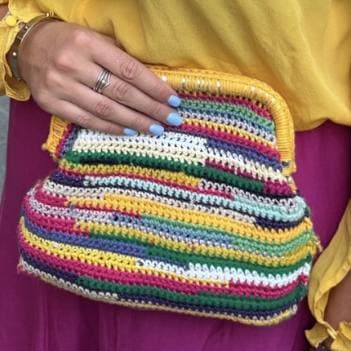Stripete veske med rammelås